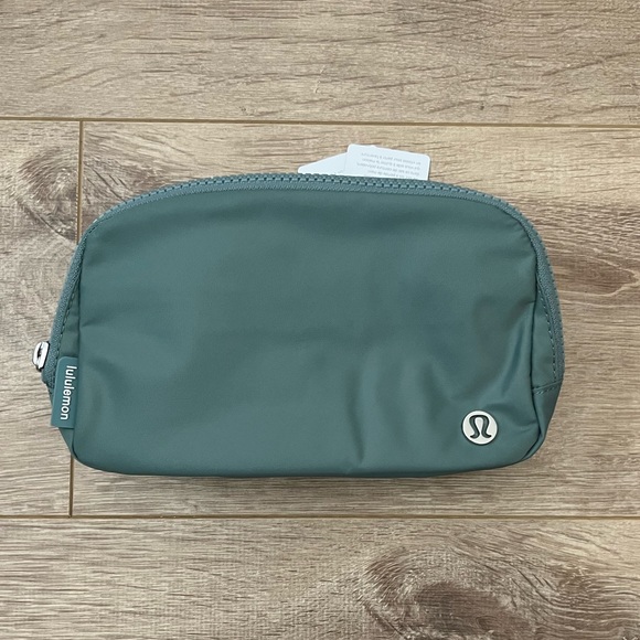 Lululemon Everywhere Belt Bag Tidewater Teal - Picture 7 of 9